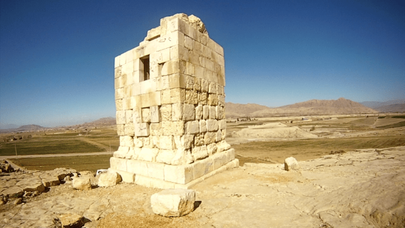 800px-آتشکده_میل_اژدها_01